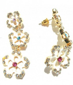 Boucles d'oreilles trois fleurs blanches et strass couleur