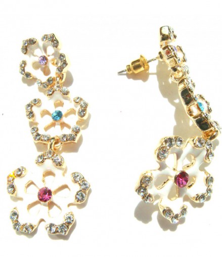 Boucles d'oreilles trois fleurs blanches et strass couleur