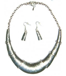 Collier et boucles d'oreilles effet strié