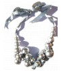 collier grosses perles argentées sur ruban satin