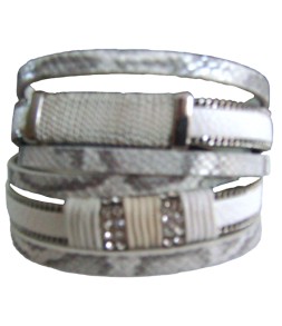 Bracelet manchette aimant double tour effet serpent blanc et gris argent